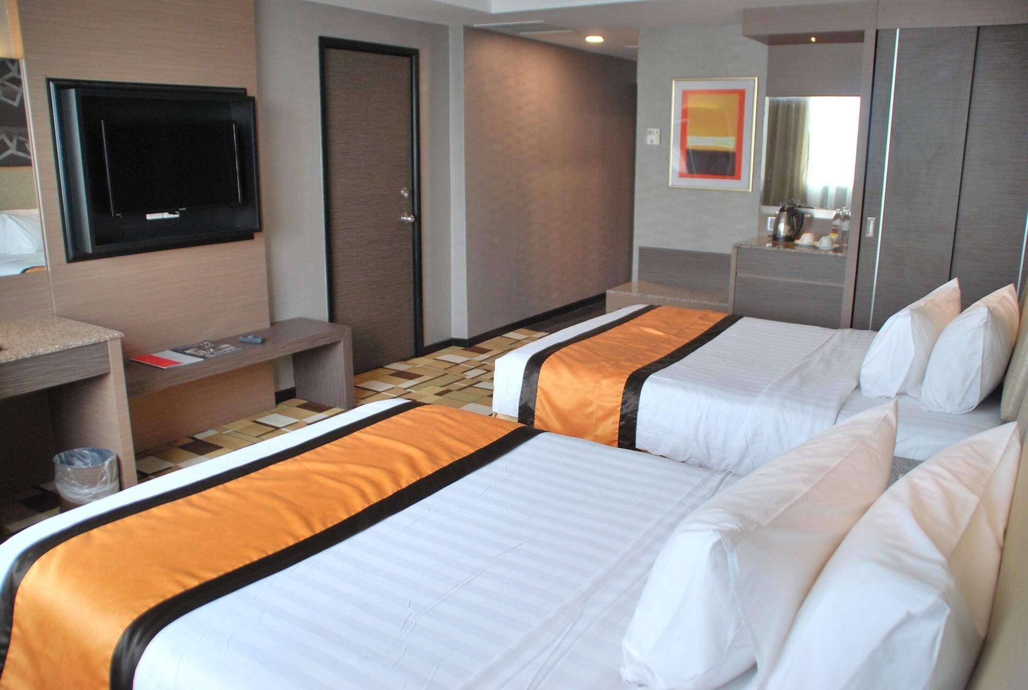 Grand Paragon Hotel 4*