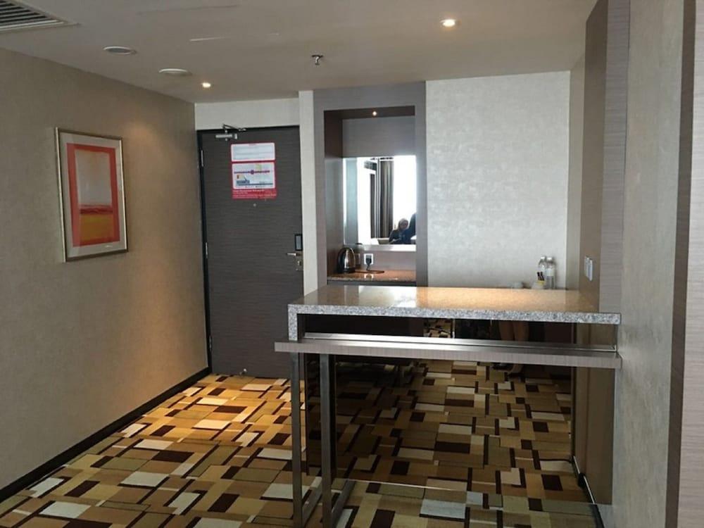 Grand Paragon Hotel