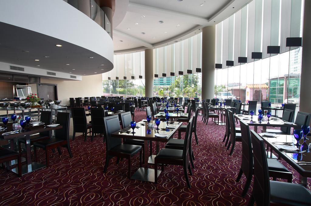 Grand Paragon Hotel 4*
