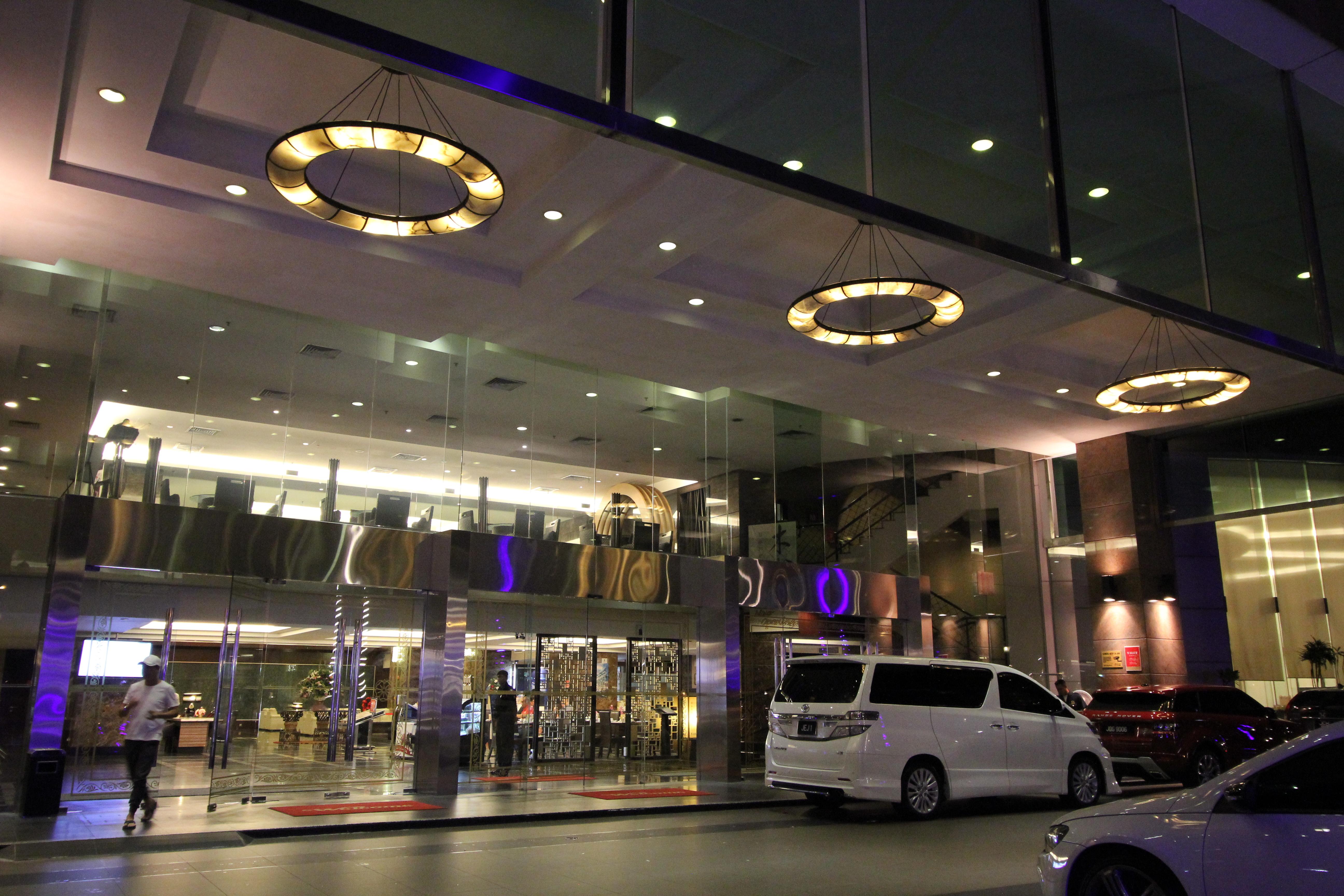Grand Paragon