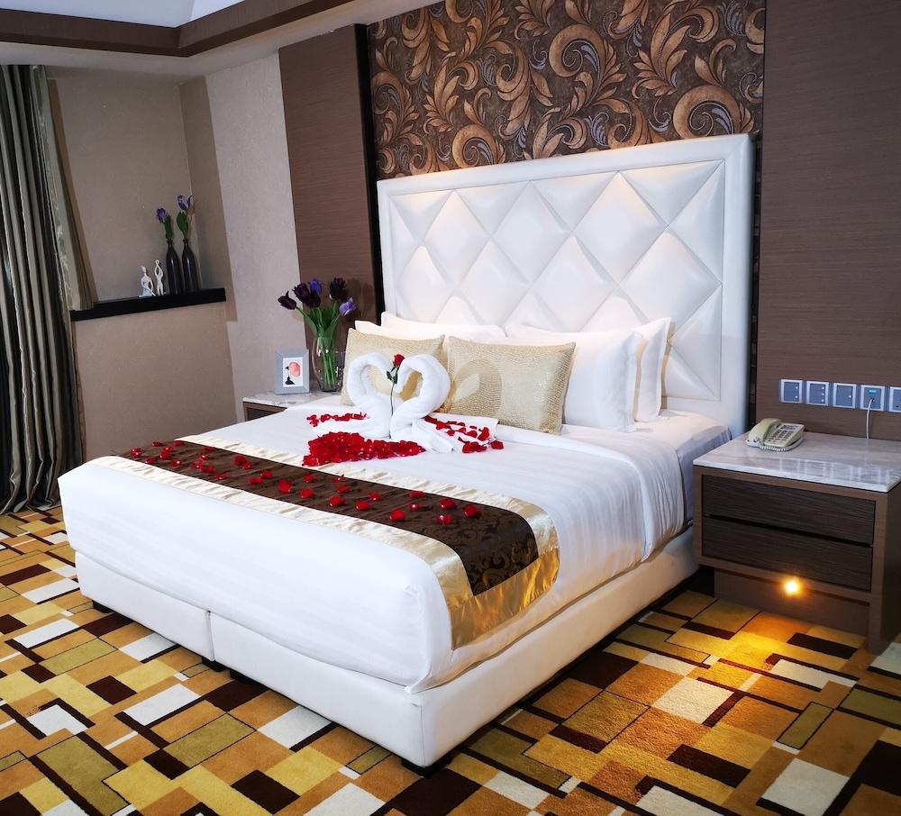 Grand Paragon 4*